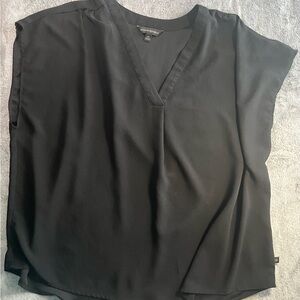 Banana Republic Black V-Neck Cap Sleeve Blouse - Fluid Silhouette